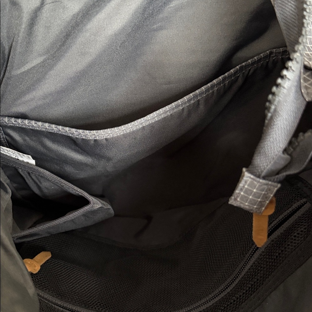 Merrell Black and Gray Zippered Tote Bag - Picture 3 of 4